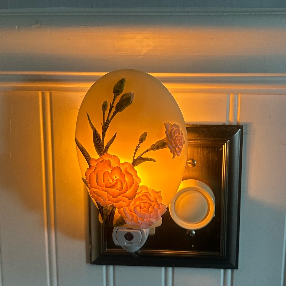 Ibis & Orchid Night Light -Carnation